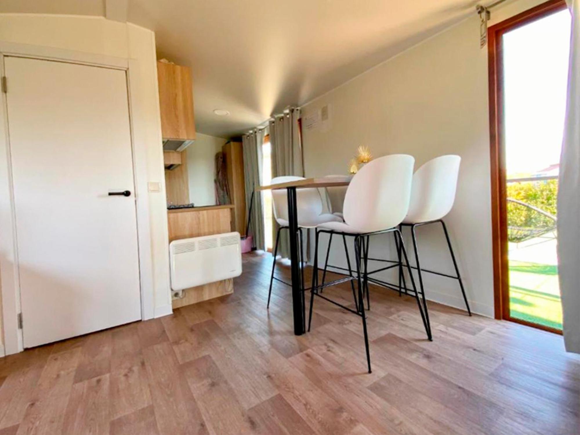 Apartamentos Via Street 3000 Hinojedo المظهر الخارجي الصورة